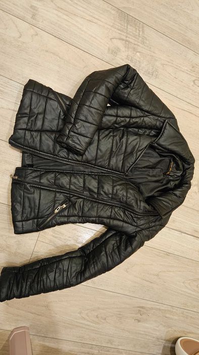 Яке кожено черно