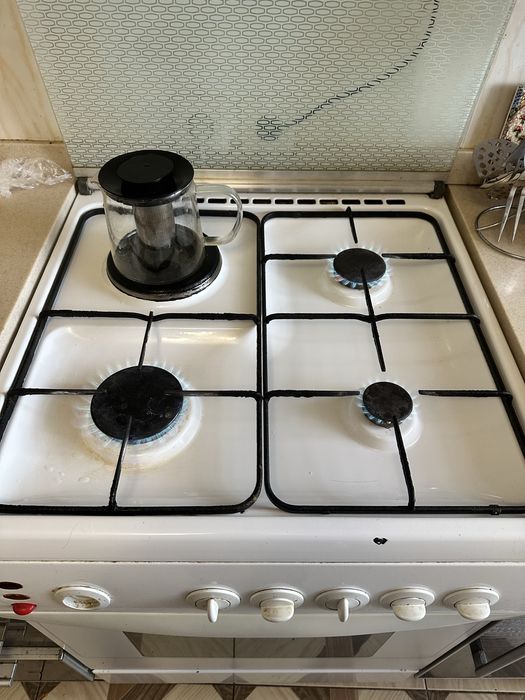 Продам газовую плиту