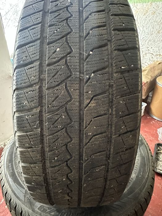 Шины зимный 215/55R17