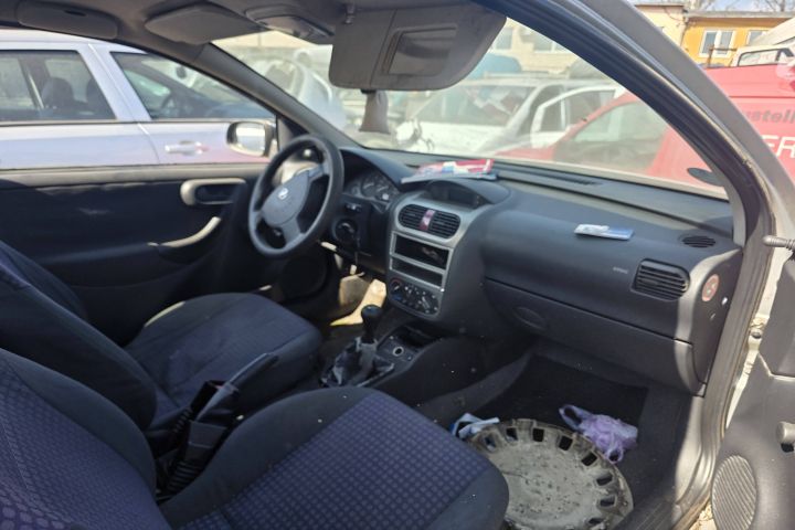 Bara fata Opel Corsa 2002 1.2 MT (75 hp)