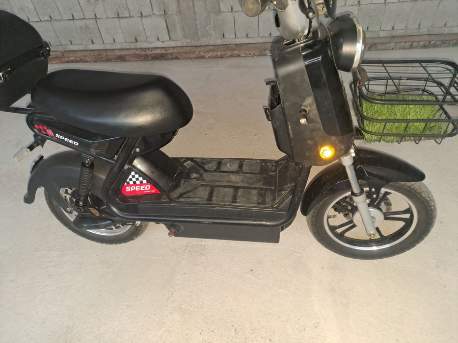 Skuter sotiladi ..