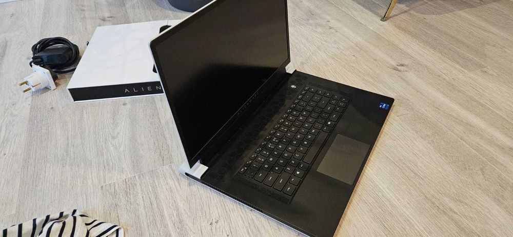 Laptop Alienware x17, nvidia rtx 3070, 17 inch-360hz impecabil