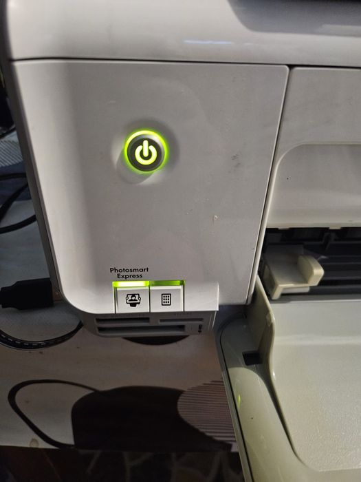 Vand imprimantă hp photo smart in stare bună de funcționare