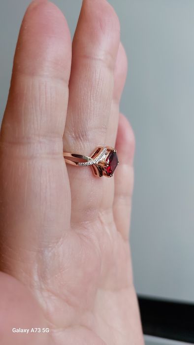 Продаю золотое кольцо, размер 17,5