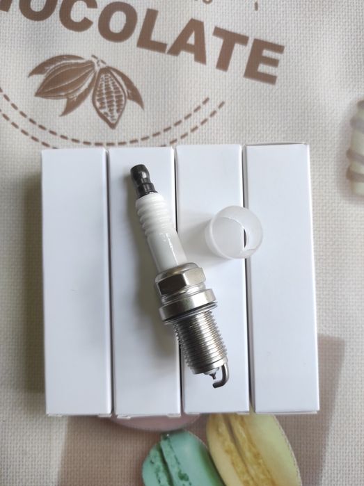 Комплект от 4 броя Иридиеви запалителни свещи за автомобил BKR6EIX-11