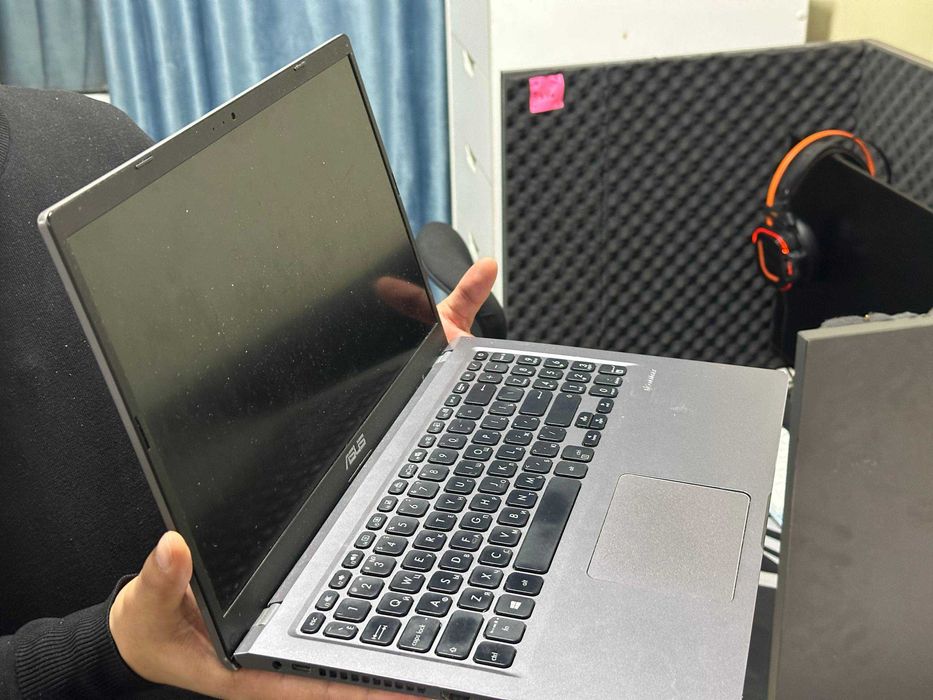 ASUS VivoBook 15 X515JA