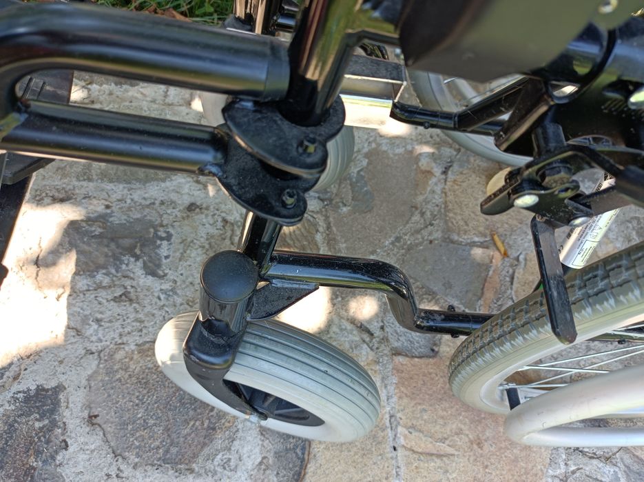 Cărucior cu rotile.