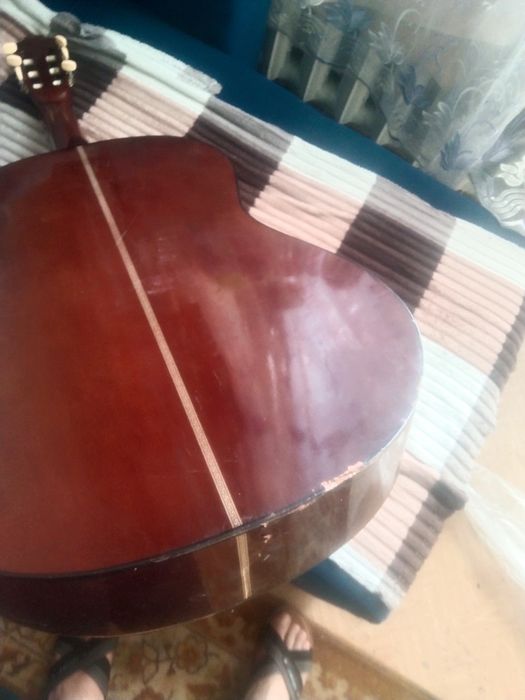 Акустическая гитара