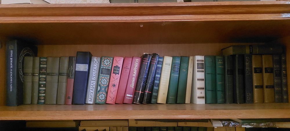 Продаю книги ( в хорошем состоянии)