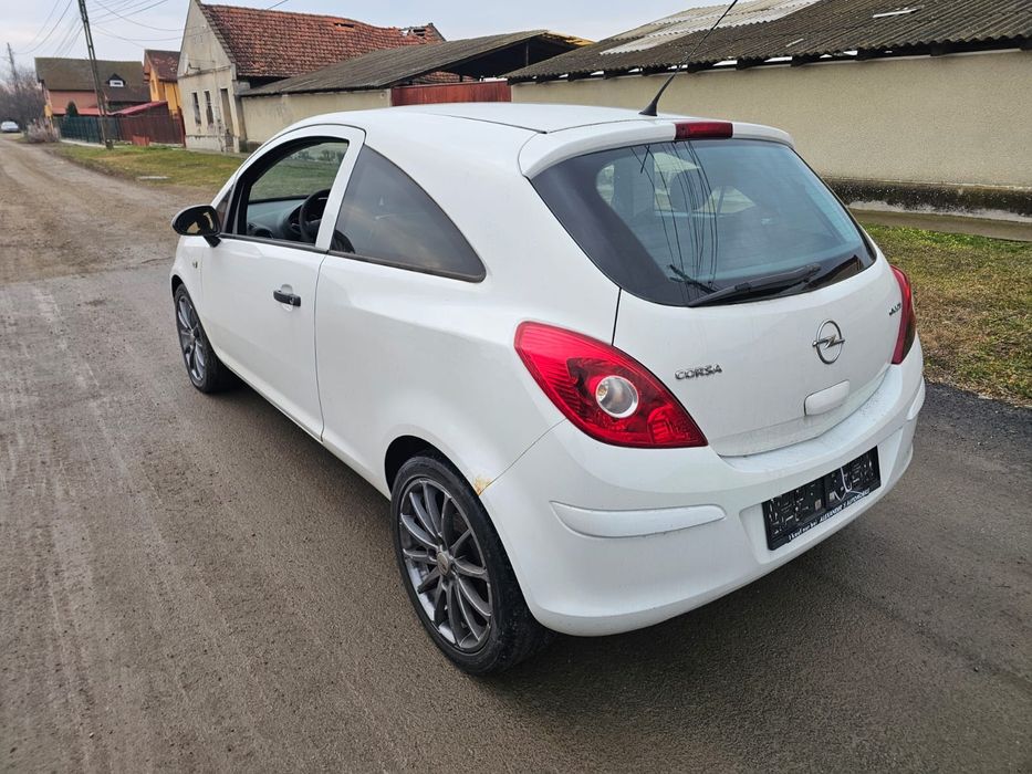 Dezmembrez opel corsa d 2010 e5
