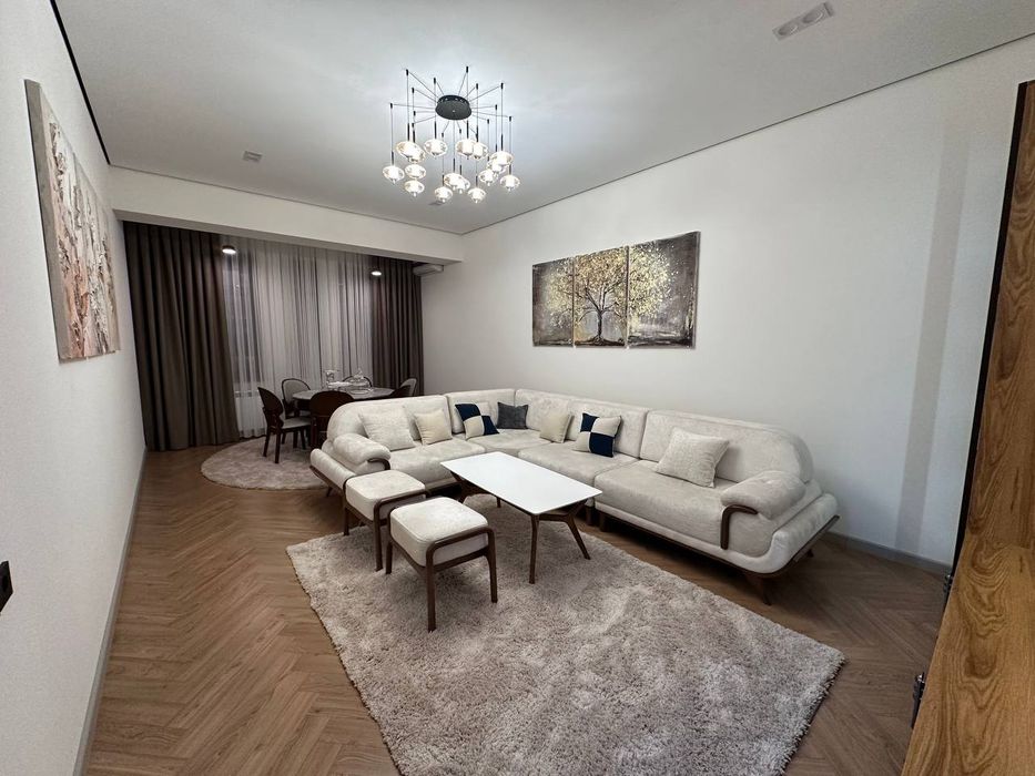 В элитном районе, в элитном доме, элитная квартира