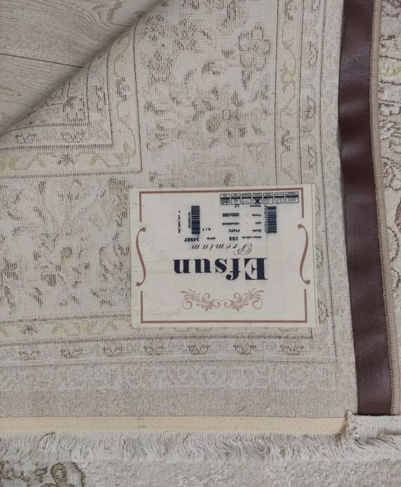 Продам ковёр светлый