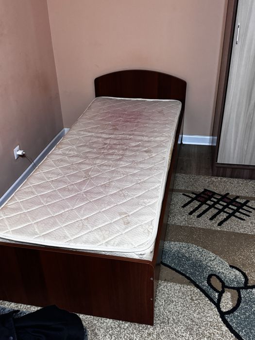 Продам кровать с матрасом