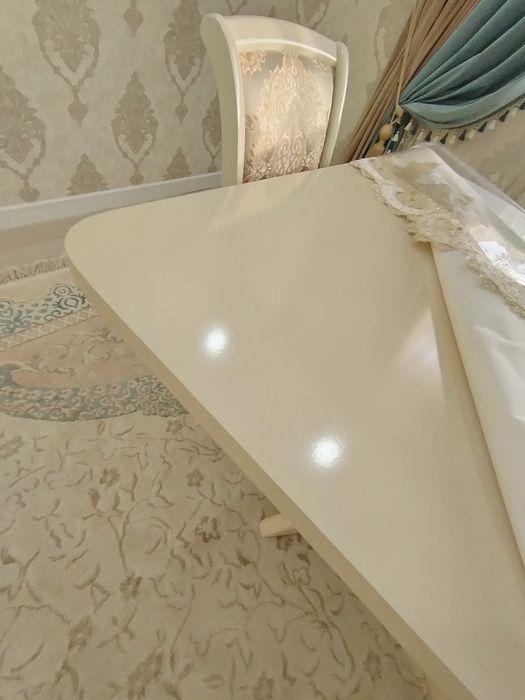 Продам  Стол  гостинную  со  стульями   18 шт