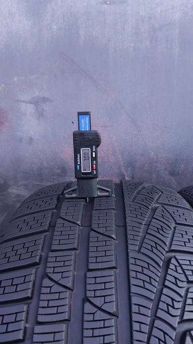 2бр. зимни гуми 235/35/19 Pirelli Sotto Zero Winter  W240
7mm
Добро съ