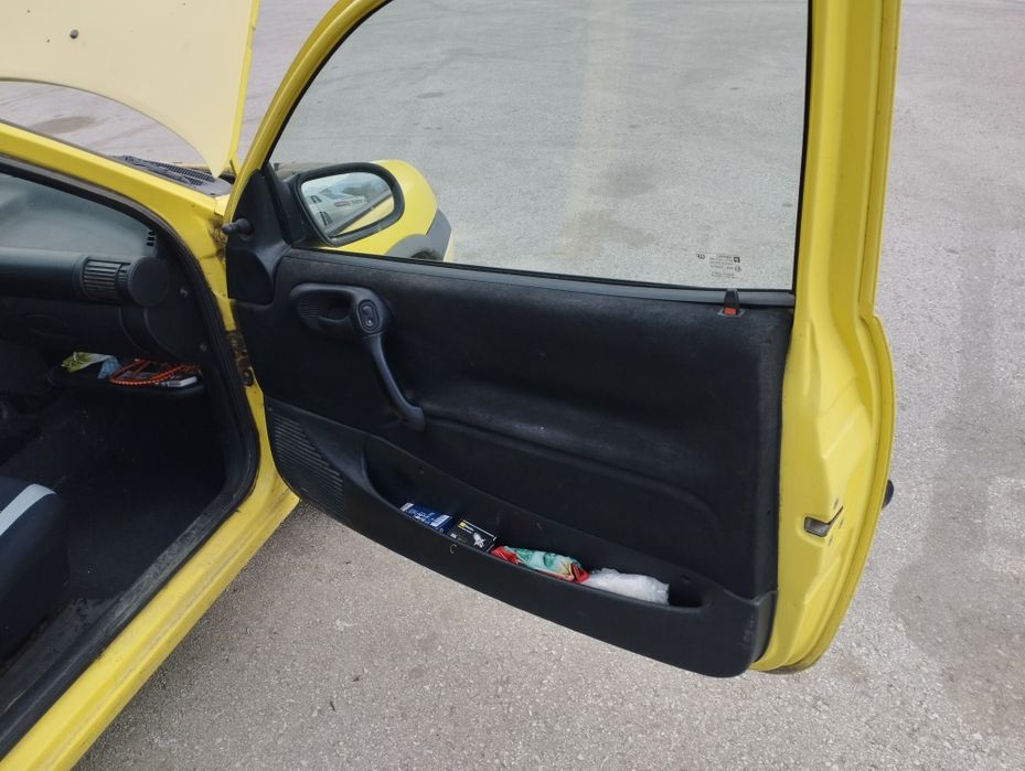 Продавам автомобила