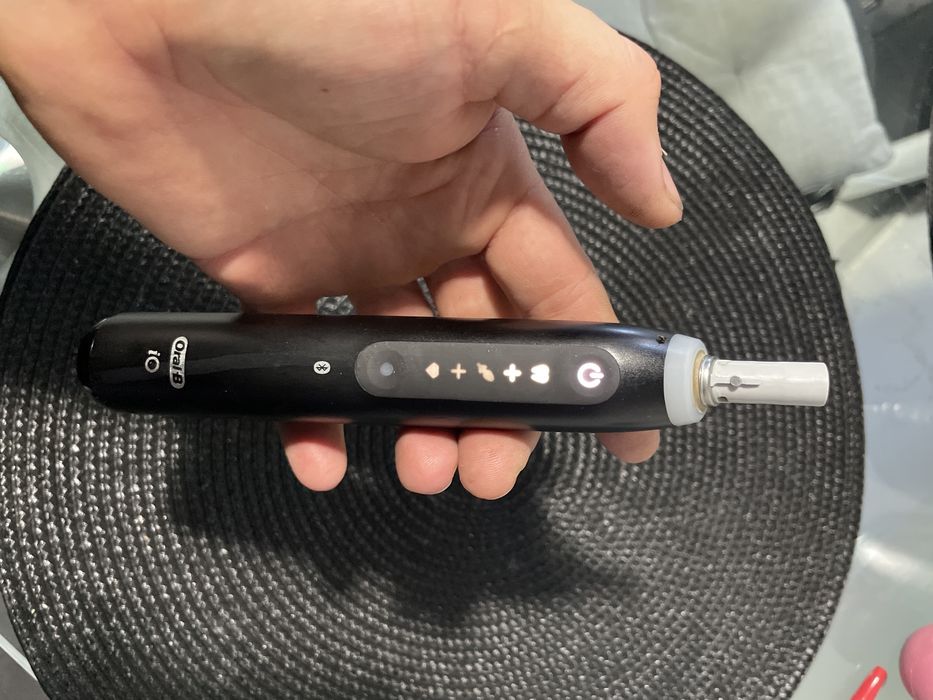 Periuta oralb io5