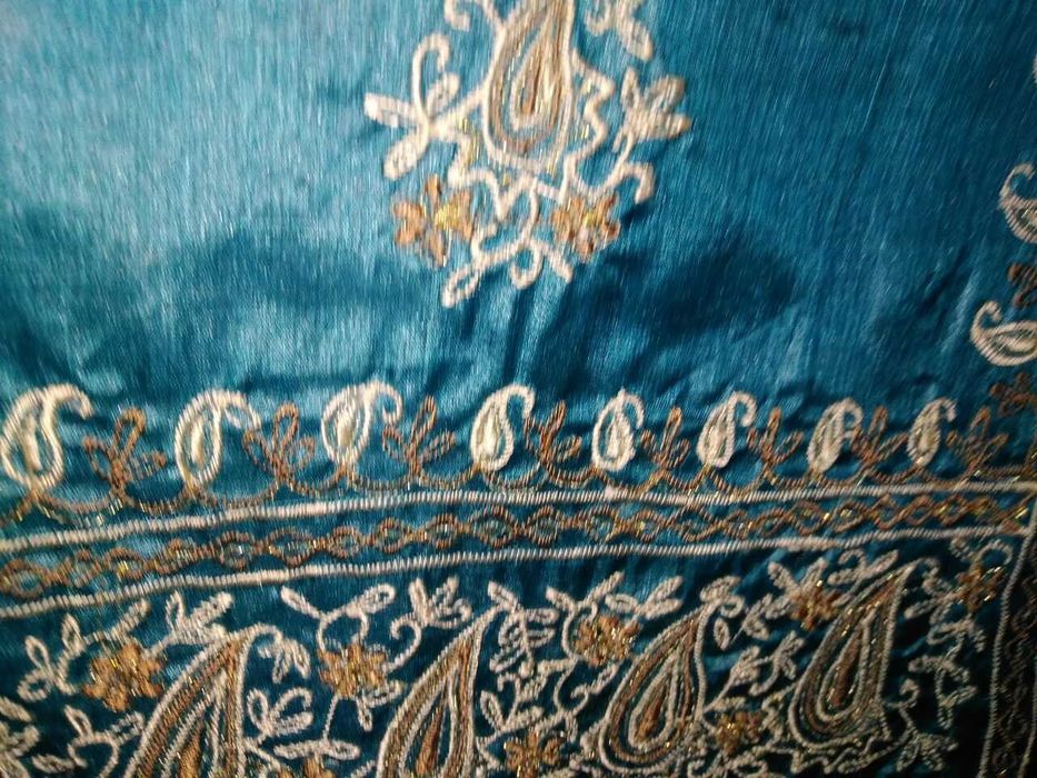 Женская шелковая туника с вышивкой