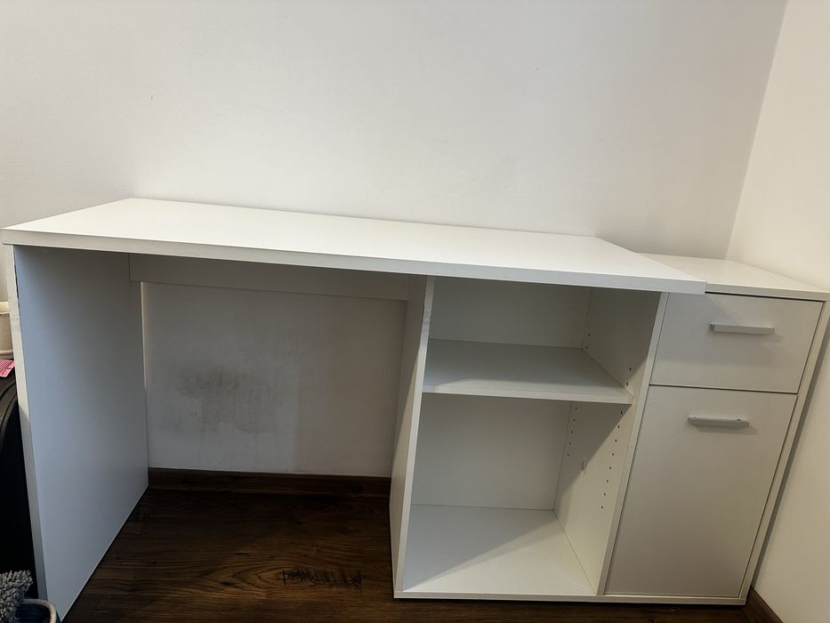 Birou cu spatiu de depozitare