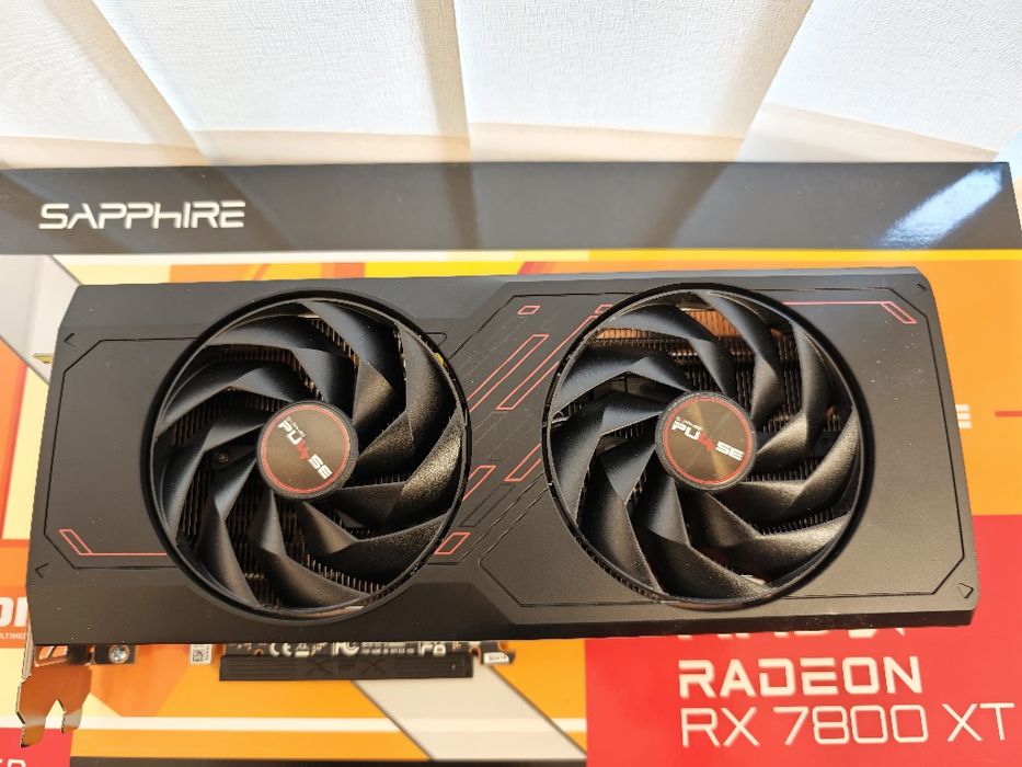 Vând  placa video AMD Radeon 7800 XT 16GB DDR6 Sapphire