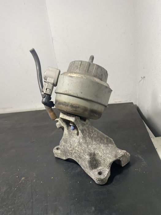 Suport motor dreapta tampon motor Audi A6 C6 3.0 TDI ASB BMK 2.7 TDI