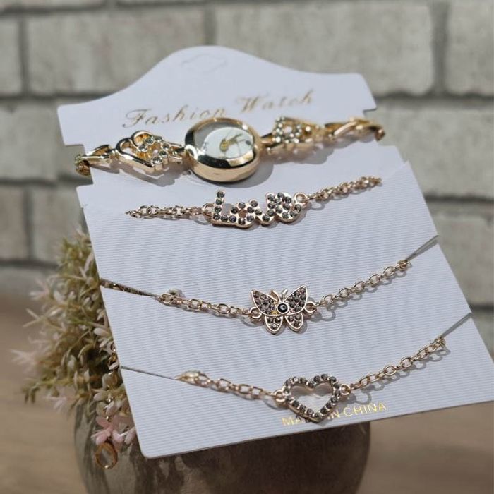 Soat va 3 ta bilak uzuk