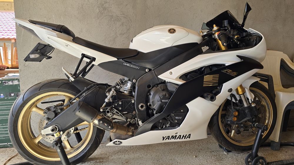 YAMAHA YZF-R6 (2009)