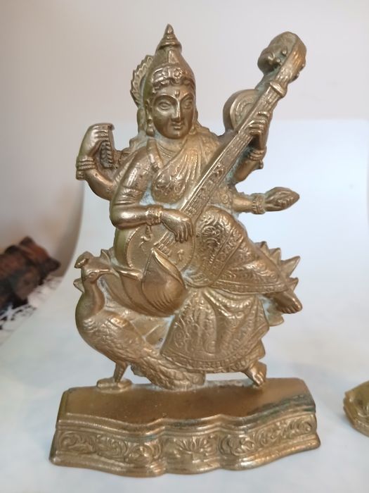 Doua statuiete hinduse,reprezentand doua zeitati.