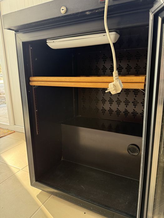 Холодильный шкаф для вин