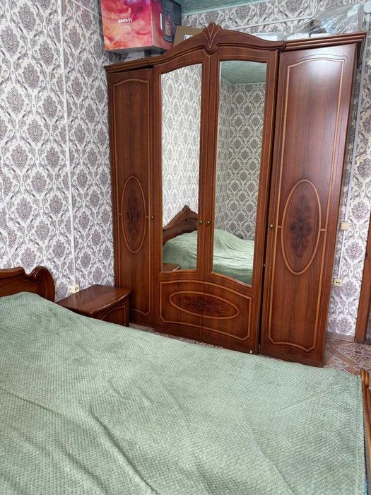 Продам спальный гарнитур