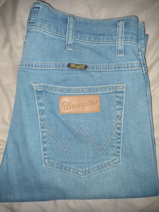 Джинсы Wrangler.