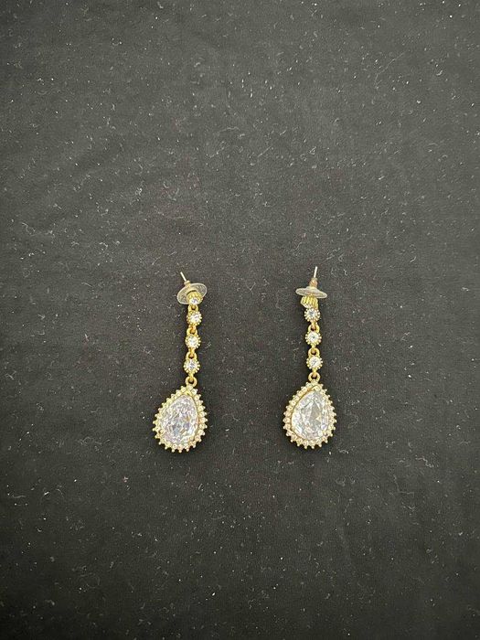 Продаётся набор ювелирных изделий.