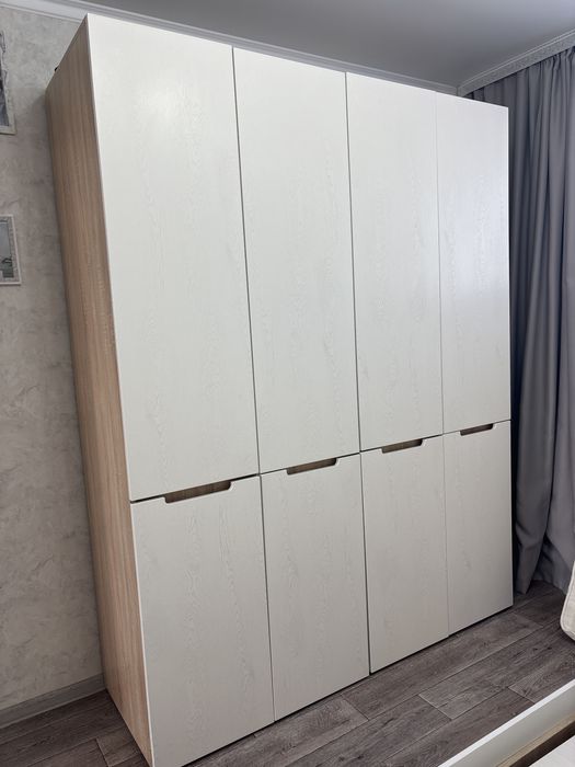 Подается кровать ,шкаф