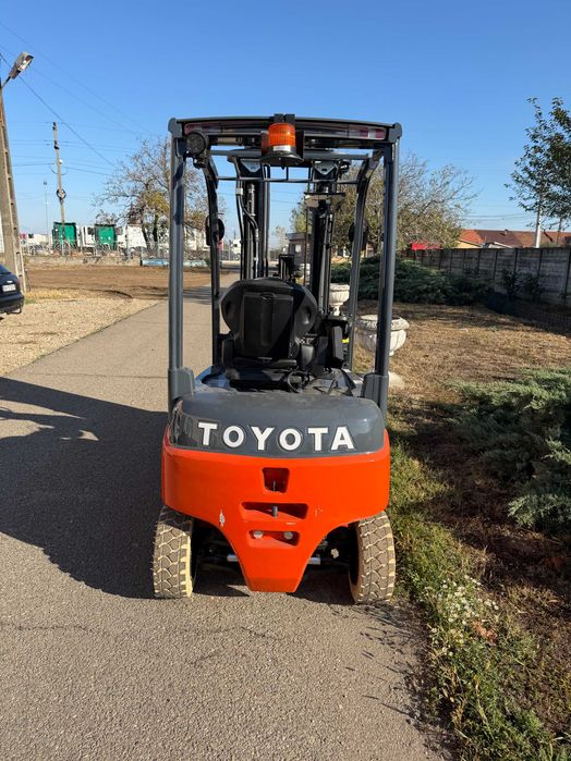 Stivuitor electric Toyota