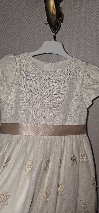 Нарядное платье,