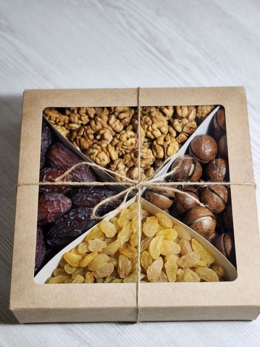 Подарочный набор сухофруктов и орехов sovga quruq meva nabor