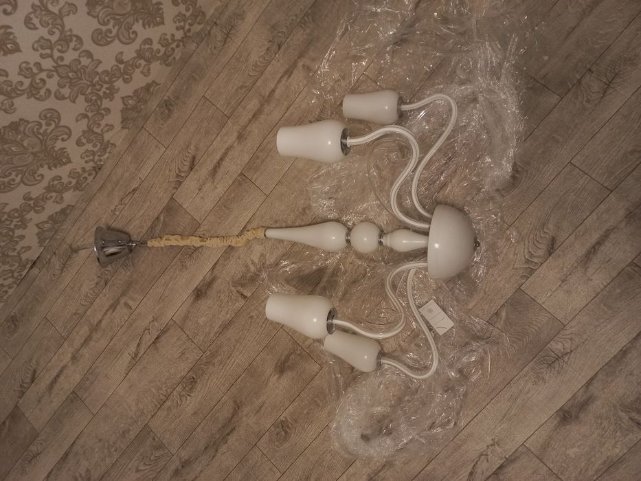 Продам очень классную новую люстру