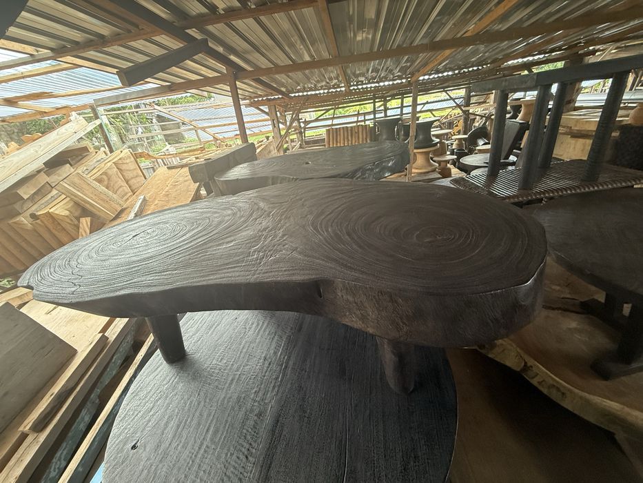 Маса от екзотично дърво