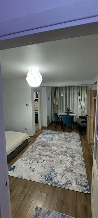 Închiriez garsoniera