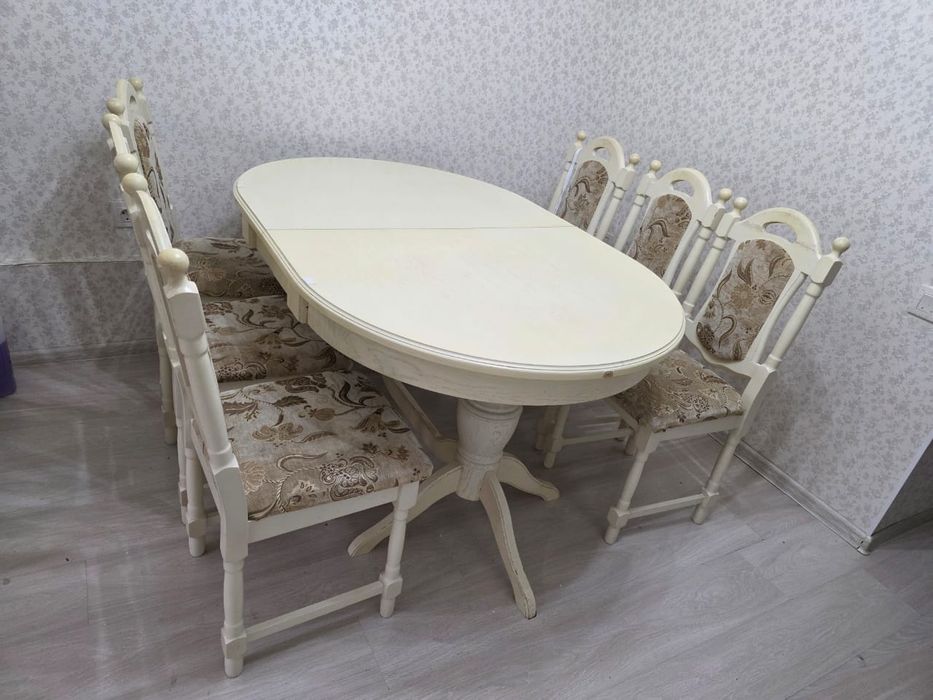 Продам обеденный стол со стульями