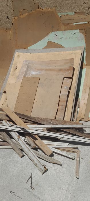 Утинлар дераза эшиклар бор срочно сотилади.