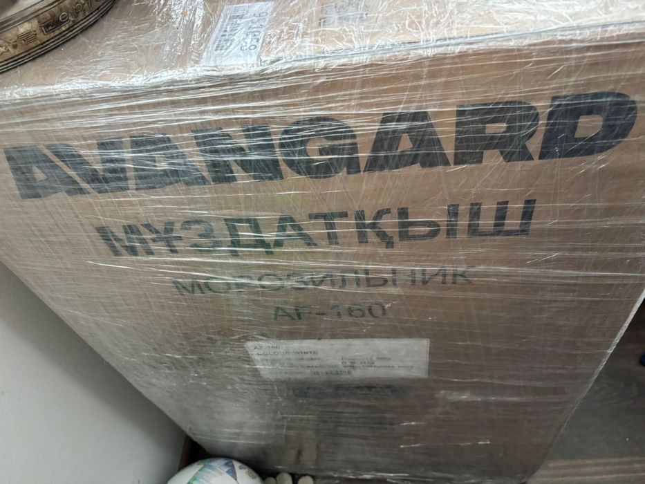 Продам морозильник Avangard