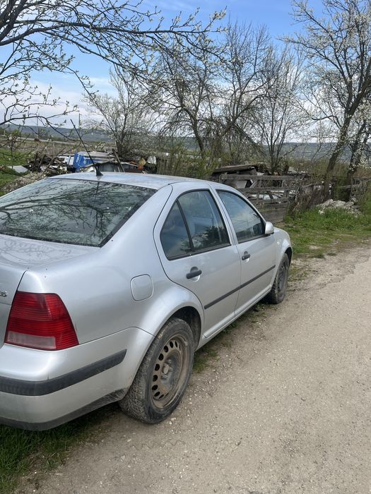 Vand VW Bora pentru dezmembrat
