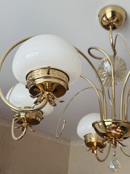 Продам люстру в отличном состоянии