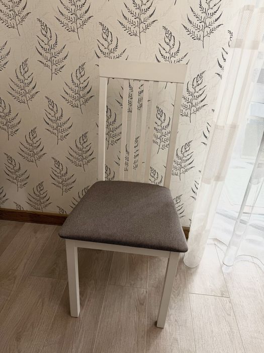 Продам 4 стула кухонных