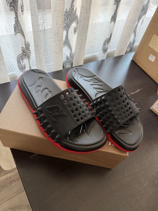 Papuci Christian louboutin.