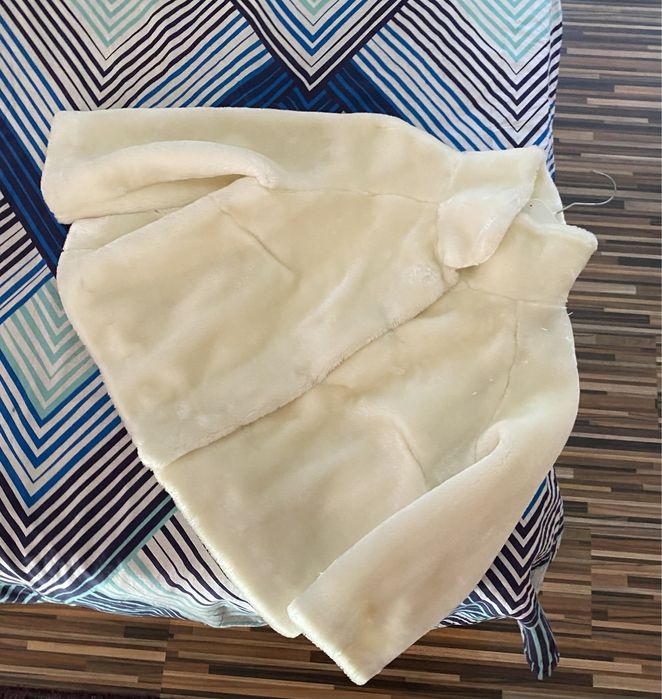 Haina alba, scurta de blana sintetica