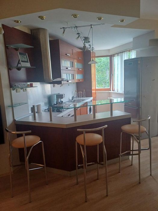 Дава се под наем Тристаен апартамент в София, Витоша - 117 кв.м за 949 € - Снимка #2