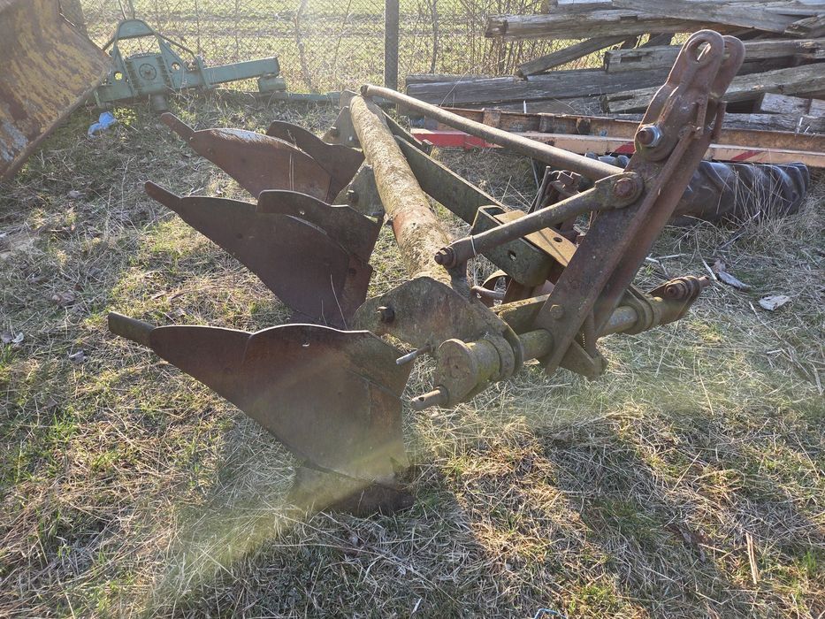 Vînd plug romînesc