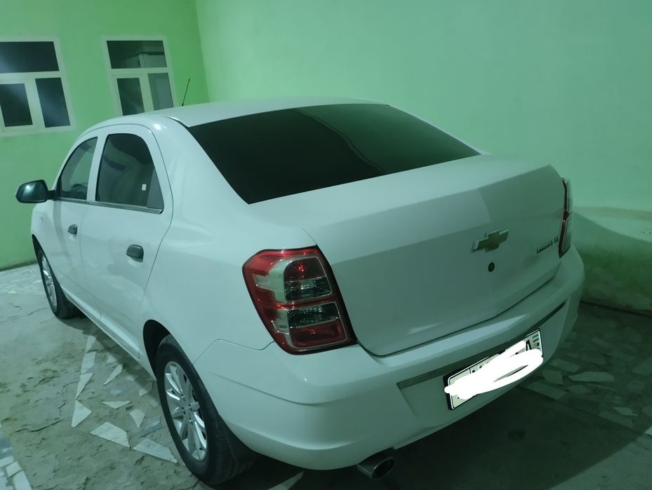 Белый Chevrolet Кобальт